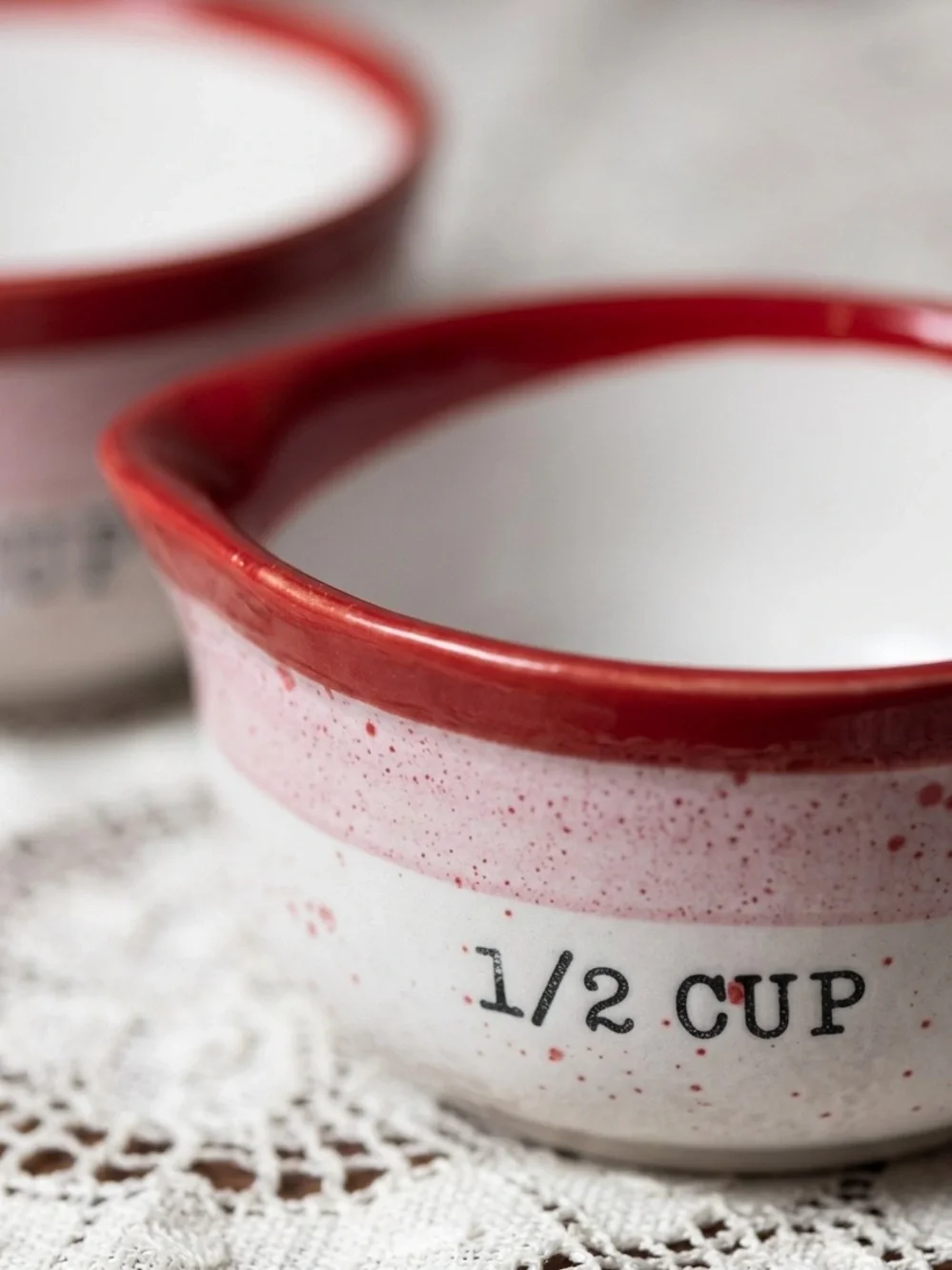Peppermint & Pine Vintage Style Ceramic Measuring Cup Set Red Rim Pink Speckle